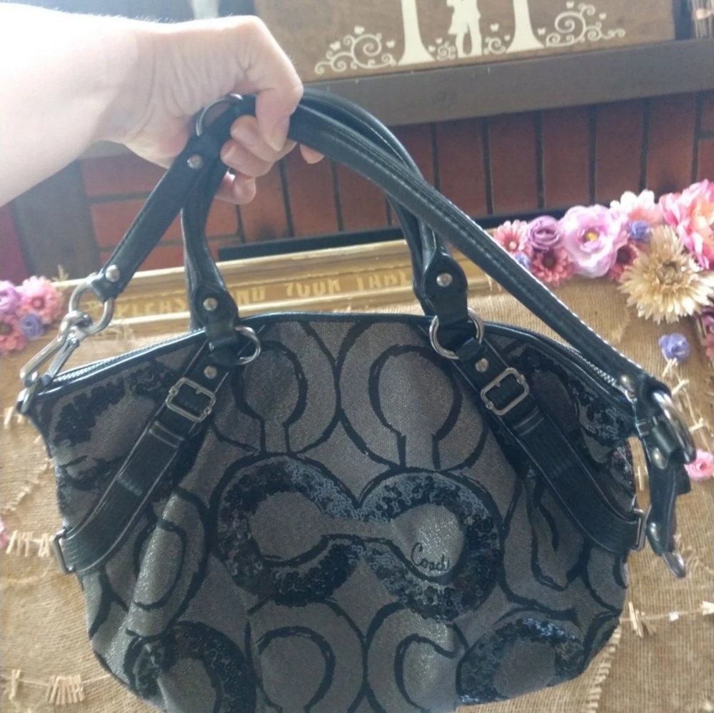 Beautiful like new 100% authentic coach bag